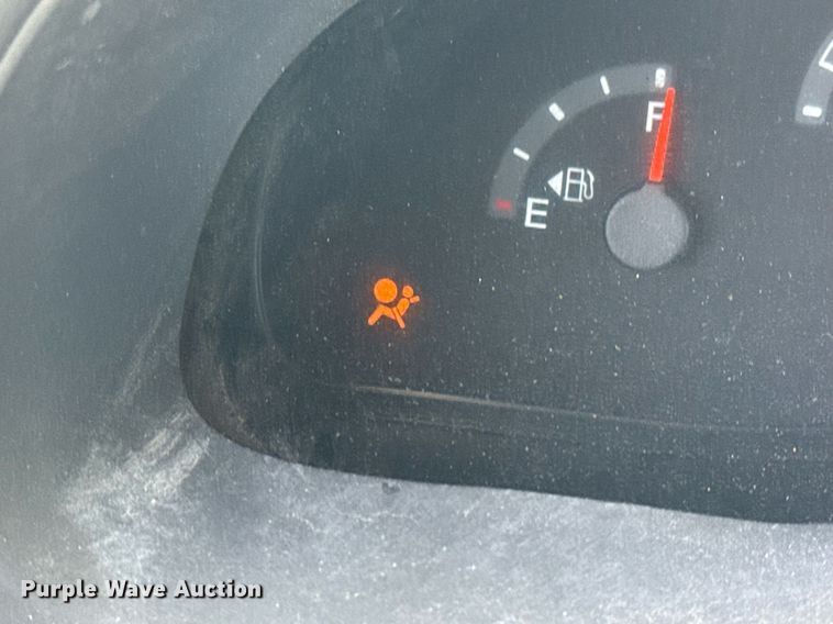 image for item EG8081 2003 Ford E450 shuttle bus