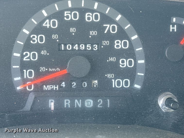 image for item EG8081 2003 Ford E450 shuttle bus