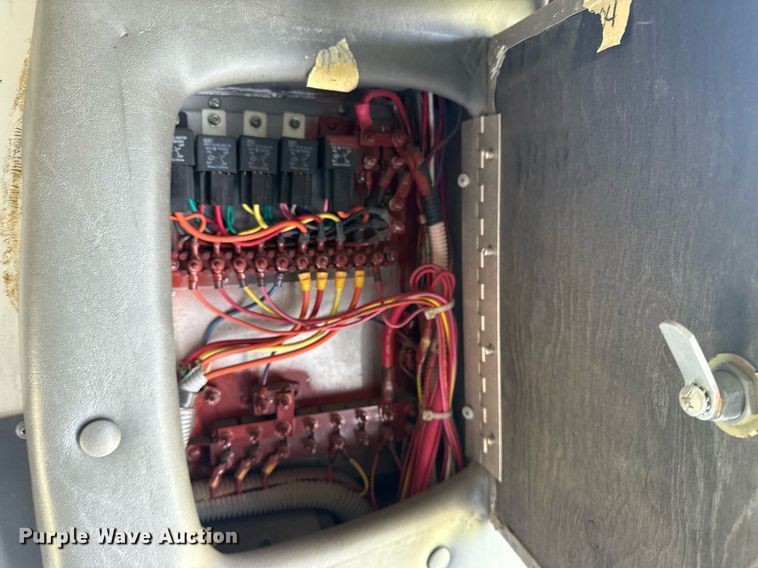 image for item EG8081 2003 Ford E450 shuttle bus