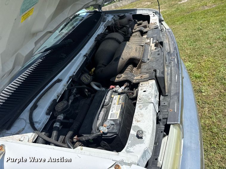 image for item EG8081 2003 Ford E450 shuttle bus