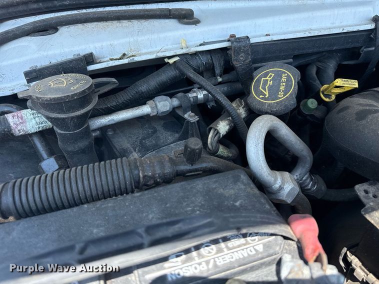 image for item EG8081 2003 Ford E450 shuttle bus