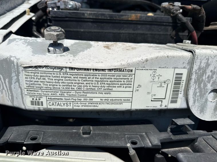 image for item EG8081 2003 Ford E450 shuttle bus