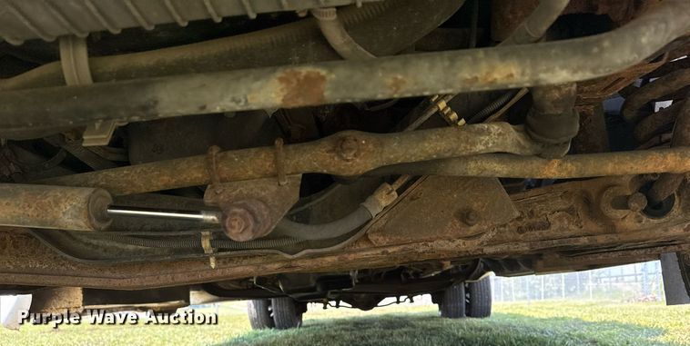 image for item EG8081 2003 Ford E450 shuttle bus