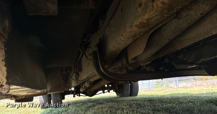 image for item EG8081 2003 Ford E450 shuttle bus