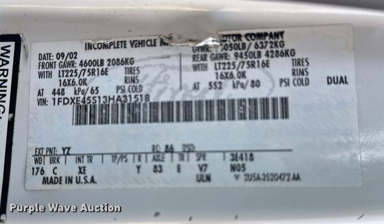 image for item EG8081 2003 Ford E450 shuttle bus