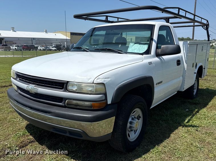 image for item EG8082 2002 Chevrolet Silverado 2500 utility bed pickup truck