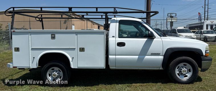 image for item EG8082 2002 Chevrolet Silverado 2500 utility bed pickup truck