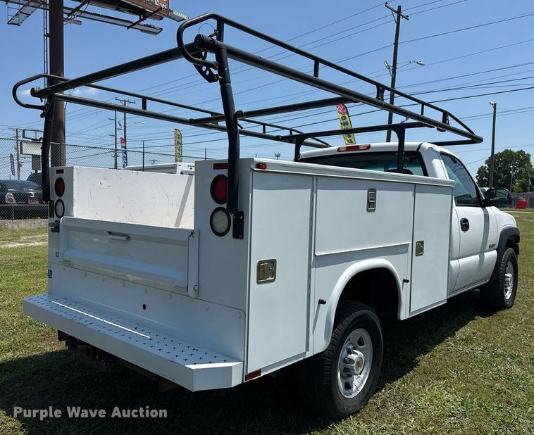 image for item EG8082 2002 Chevrolet Silverado 2500 utility bed pickup truck