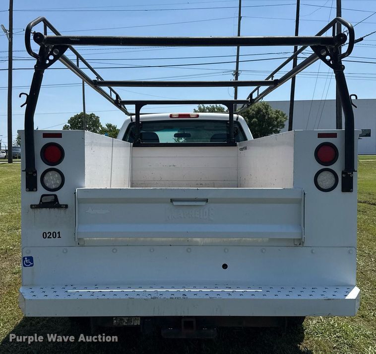 image for item EG8082 2002 Chevrolet Silverado 2500 utility bed pickup truck