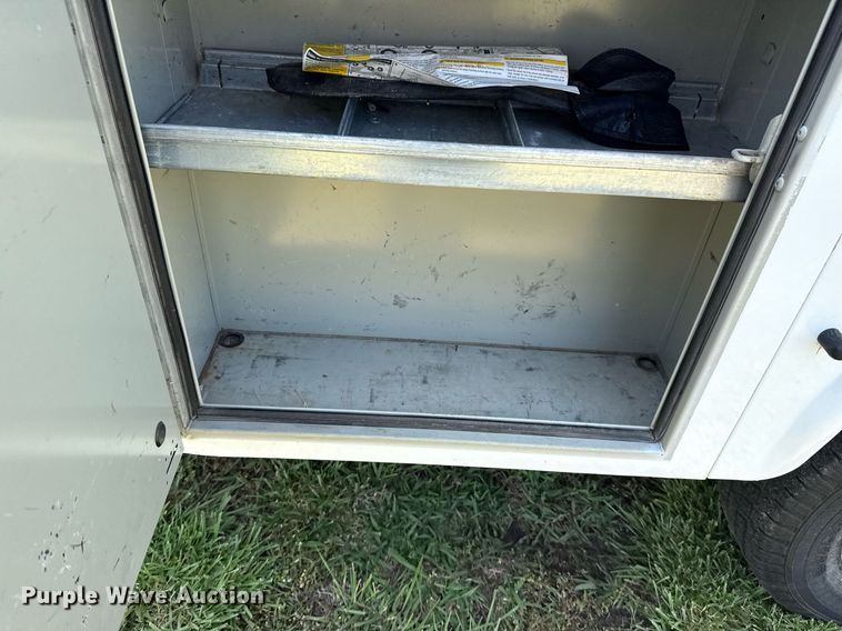 image for item EG8082 2002 Chevrolet Silverado 2500 utility bed pickup truck