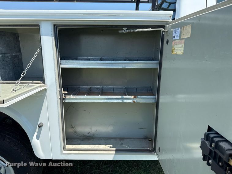 image for item EG8082 2002 Chevrolet Silverado 2500 utility bed pickup truck