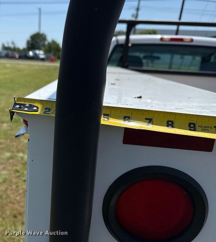 image for item EG8082 2002 Chevrolet Silverado 2500 utility bed pickup truck