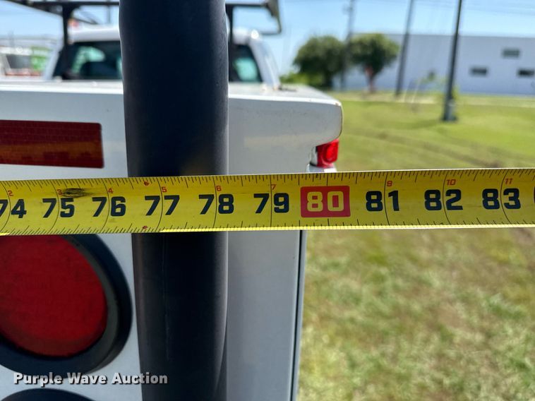 image for item EG8082 2002 Chevrolet Silverado 2500 utility bed pickup truck