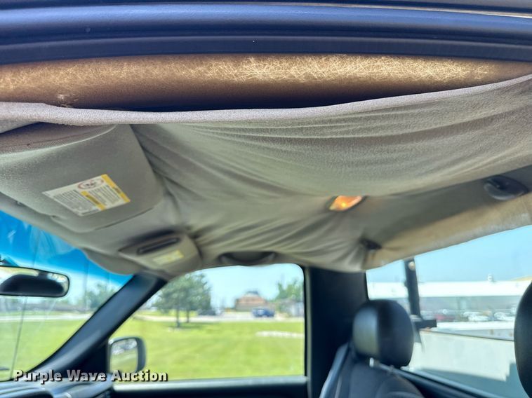 image for item EG8082 2002 Chevrolet Silverado 2500 utility bed pickup truck