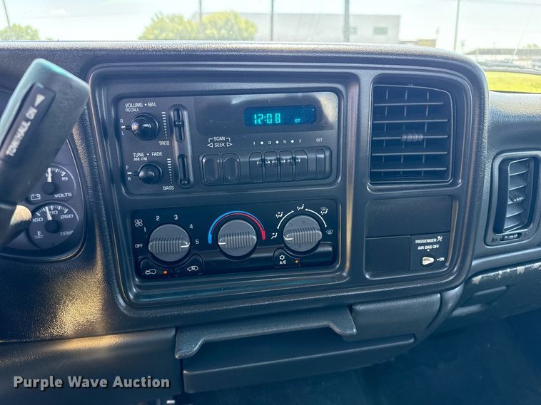 image for item EG8082 2002 Chevrolet Silverado 2500 utility bed pickup truck