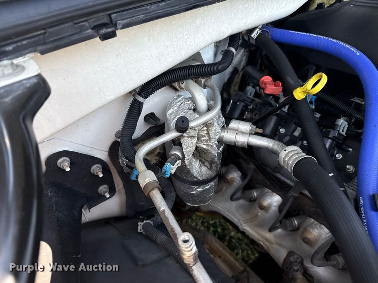 image for item EG8082 2002 Chevrolet Silverado 2500 utility bed pickup truck