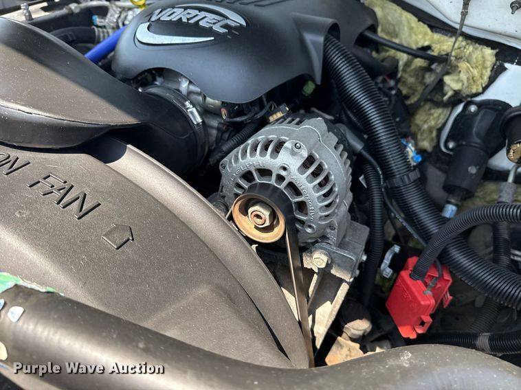 image for item EG8082 2002 Chevrolet Silverado 2500 utility bed pickup truck