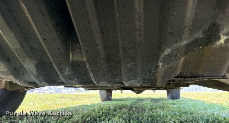 image for item EG8082 2002 Chevrolet Silverado 2500 utility bed pickup truck