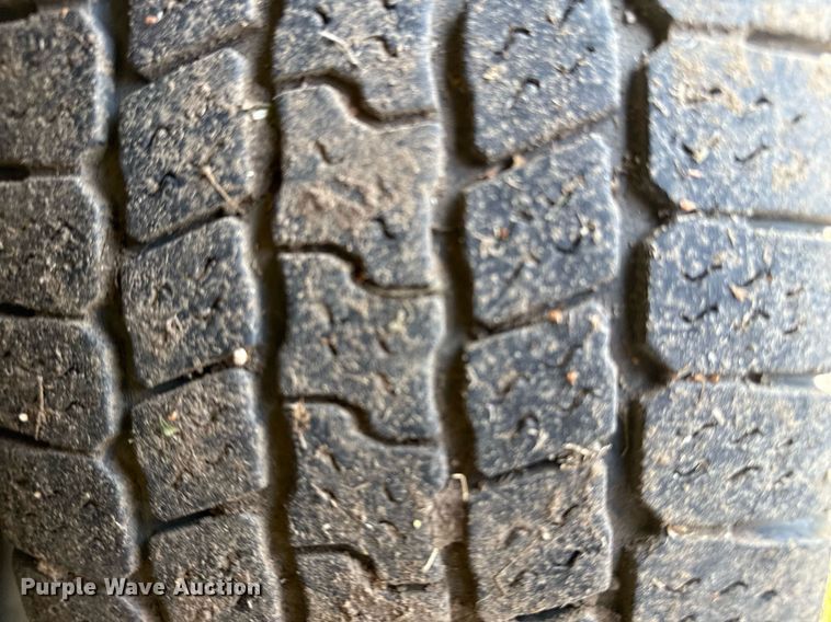 image for item EG8082 2002 Chevrolet Silverado 2500 utility bed pickup truck