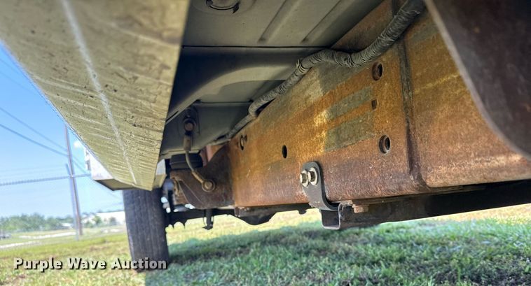 image for item EG8082 2002 Chevrolet Silverado 2500 utility bed pickup truck