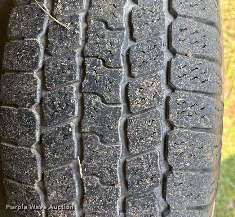 image for item EG8082 2002 Chevrolet Silverado 2500 utility bed pickup truck