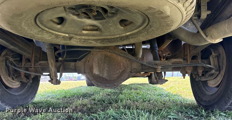 image for item EG8082 2002 Chevrolet Silverado 2500 utility bed pickup truck