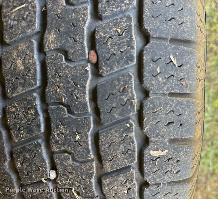 image for item EG8082 2002 Chevrolet Silverado 2500 utility bed pickup truck