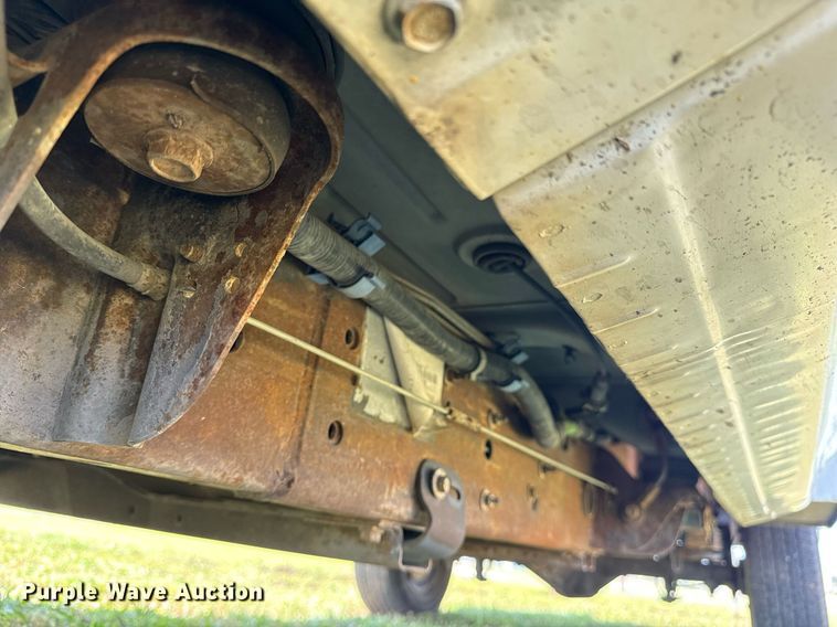 image for item EG8082 2002 Chevrolet Silverado 2500 utility bed pickup truck