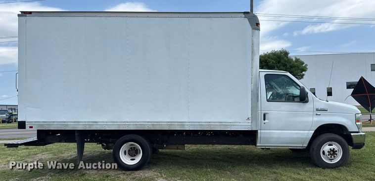 image for item EG8085 2011 Ford E350 Super Duty box truck