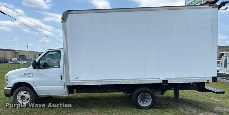 image for item EG8085 2011 Ford E350 Super Duty box truck