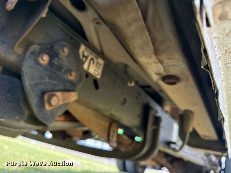 image for item EG8085 2011 Ford E350 Super Duty box truck