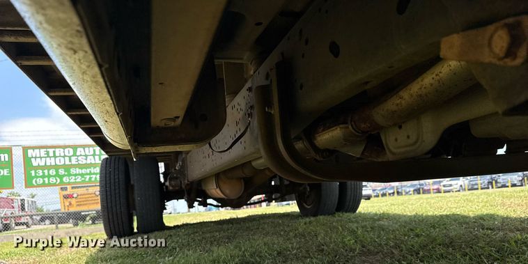 image for item EG8085 2011 Ford E350 Super Duty box truck