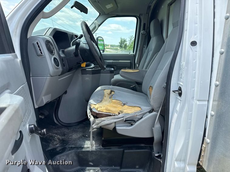 image for item EG8085 2011 Ford E350 Super Duty box truck