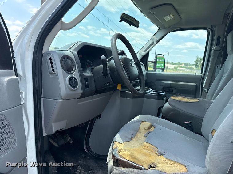 image for item EG8085 2011 Ford E350 Super Duty box truck