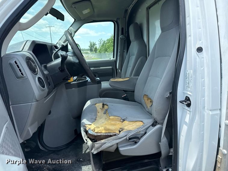 image for item EG8085 2011 Ford E350 Super Duty box truck