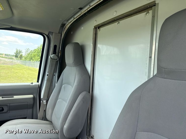 image for item EG8085 2011 Ford E350 Super Duty box truck