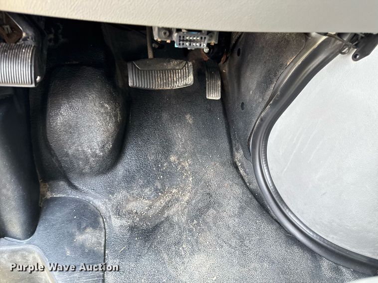 image for item EG8085 2011 Ford E350 Super Duty box truck