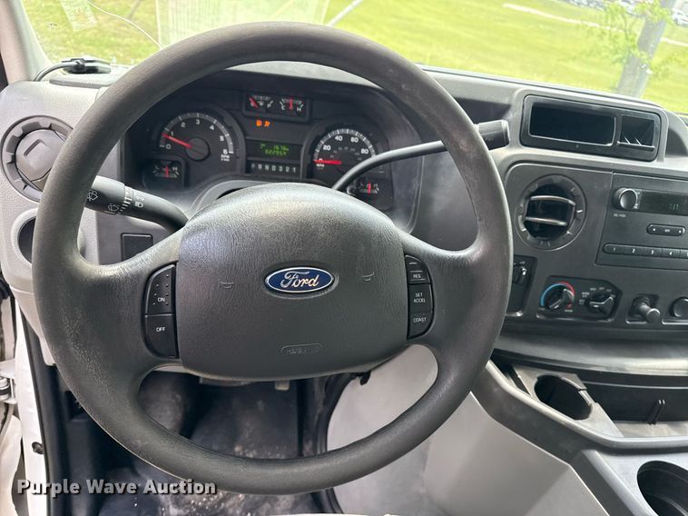 image for item EG8085 2011 Ford E350 Super Duty box truck