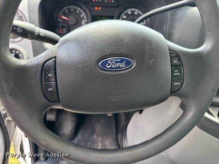 image for item EG8085 2011 Ford E350 Super Duty box truck