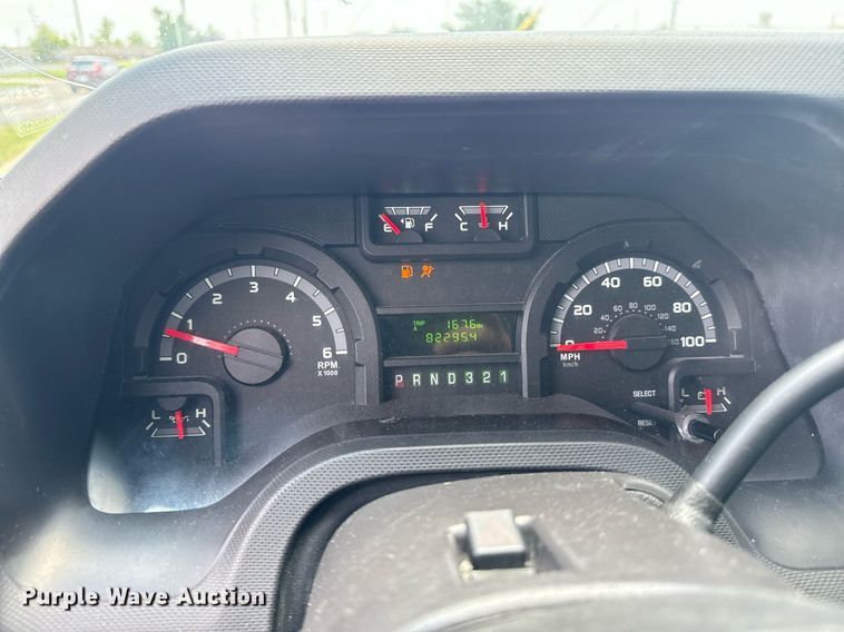 image for item EG8085 2011 Ford E350 Super Duty box truck