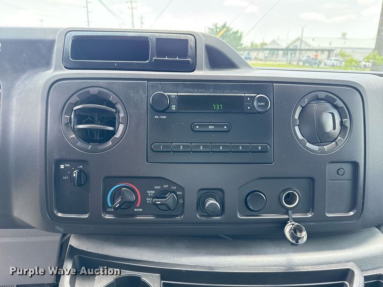 image for item EG8085 2011 Ford E350 Super Duty box truck