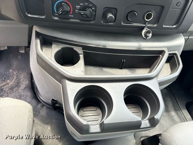 image for item EG8085 2011 Ford E350 Super Duty box truck