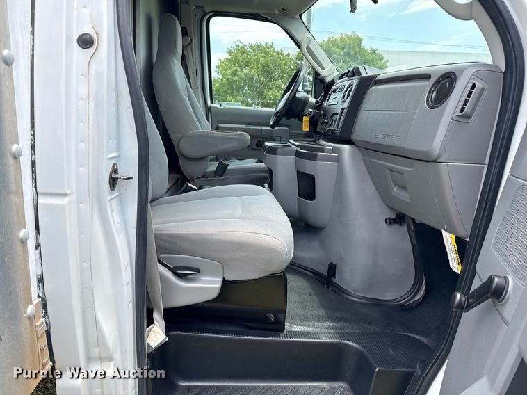 image for item EG8085 2011 Ford E350 Super Duty box truck