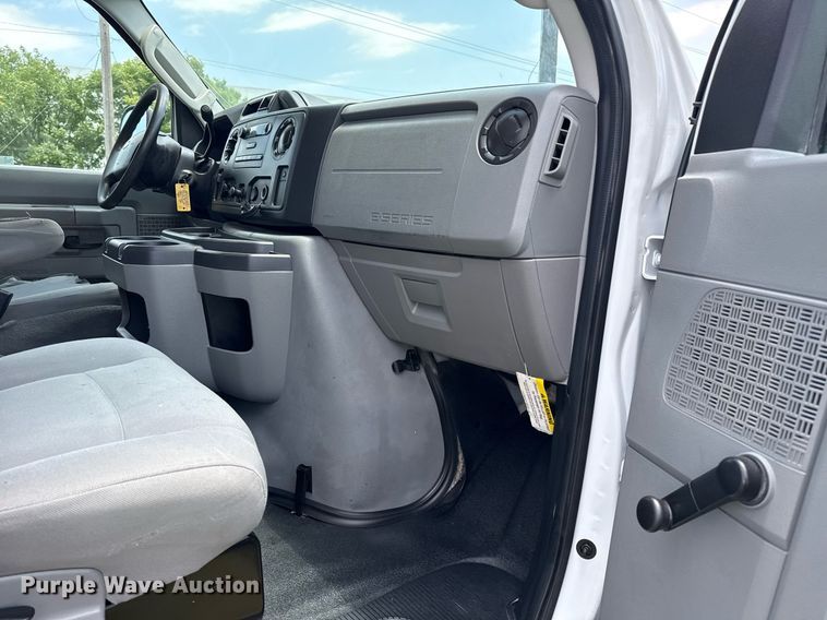 image for item EG8085 2011 Ford E350 Super Duty box truck