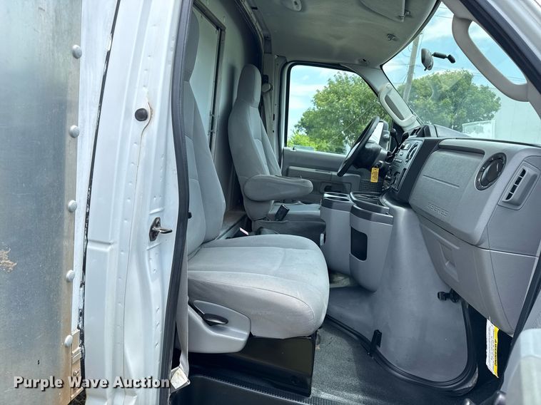 image for item EG8085 2011 Ford E350 Super Duty box truck