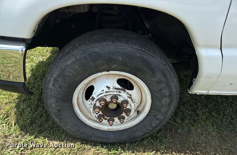 image for item EG8085 2011 Ford E350 Super Duty box truck