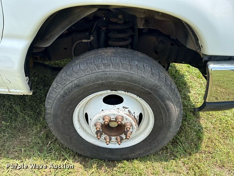 image for item EG8085 2011 Ford E350 Super Duty box truck