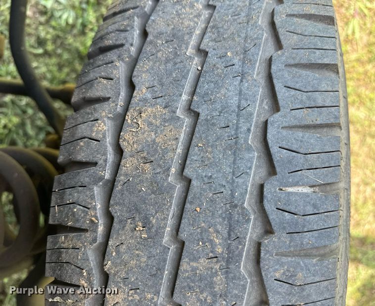 image for item EG8085 2011 Ford E350 Super Duty box truck