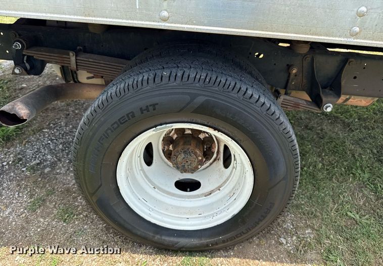 image for item EG8085 2011 Ford E350 Super Duty box truck