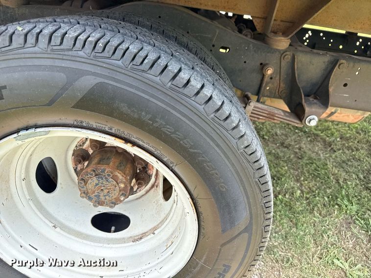 image for item EG8085 2011 Ford E350 Super Duty box truck